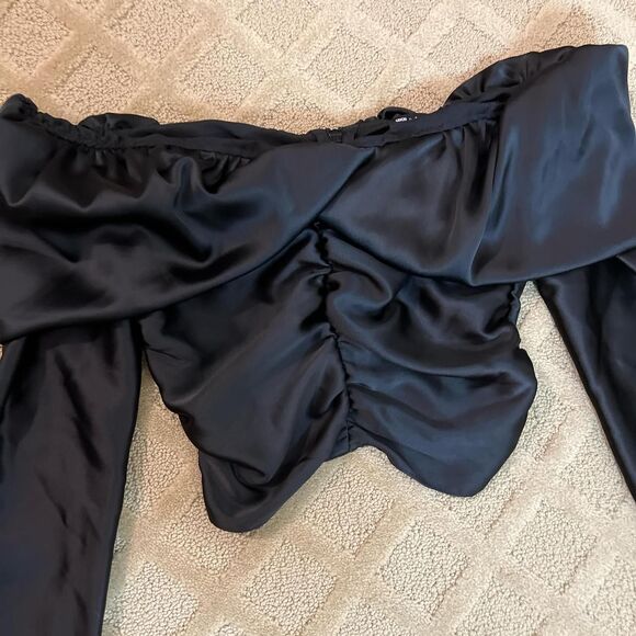 ASOS Design Black satin off the shoulder long sleeve top - Picture 2 of 2